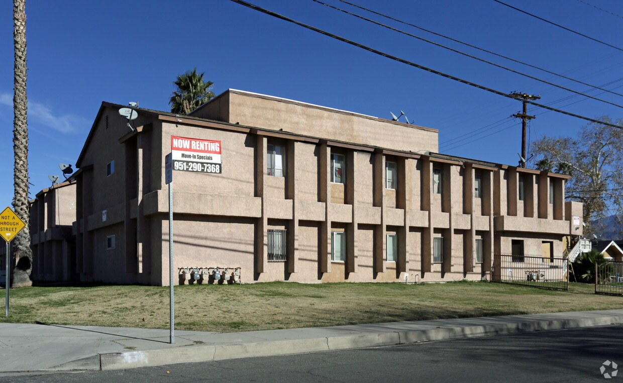 1319 N Acaia Ave - 1319 N Acacia Ave