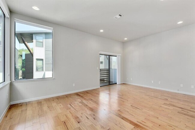 Foto del edificio - 3417 Charlotte Rose Drive