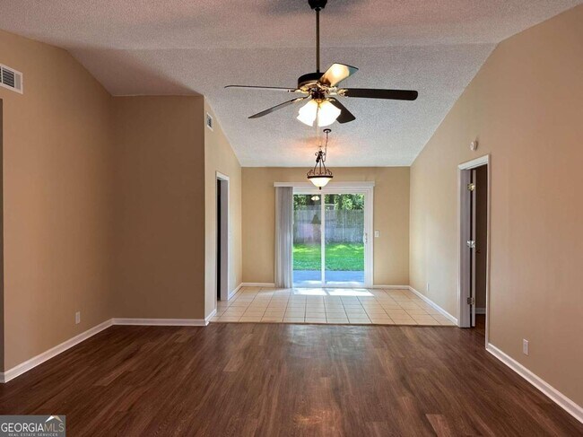 Building Photo - 114 Dogwood Cir
