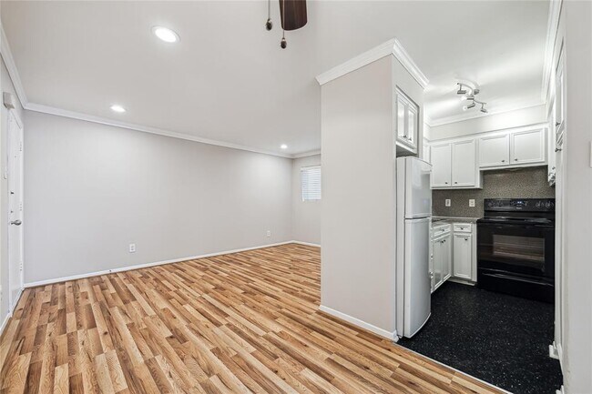 Building Photo - 3414 Garrott St