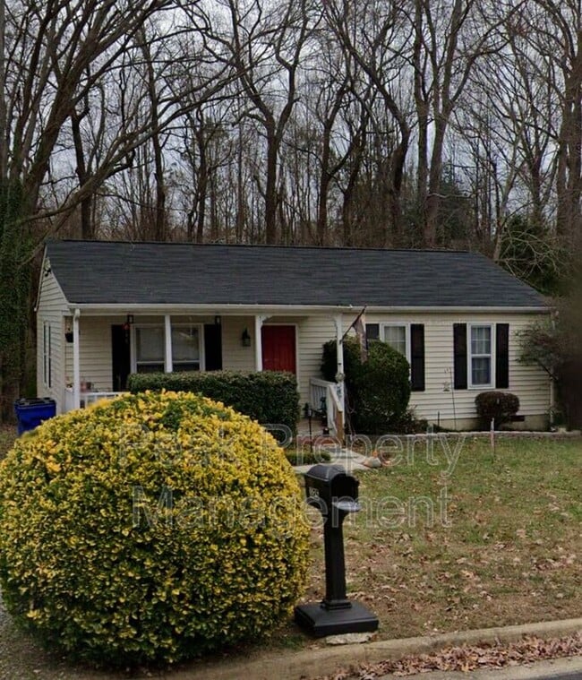 Building Photo - 3225 Summerbrooke Dr