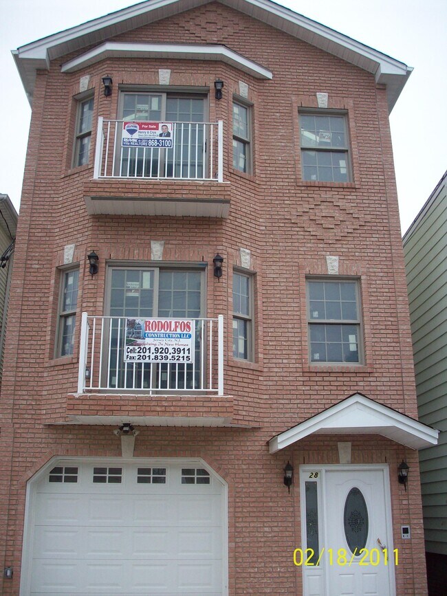 Building Photo - 28 Leonard St