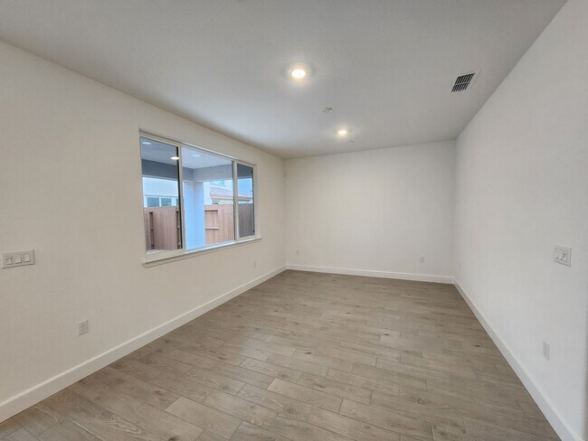 Foto del edificio - NEW Home! - 5017 Hollowtop Way