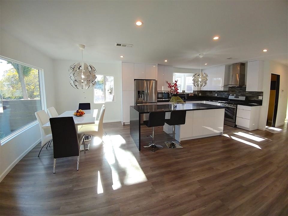 Foto principal - 10915 Ayres Ave