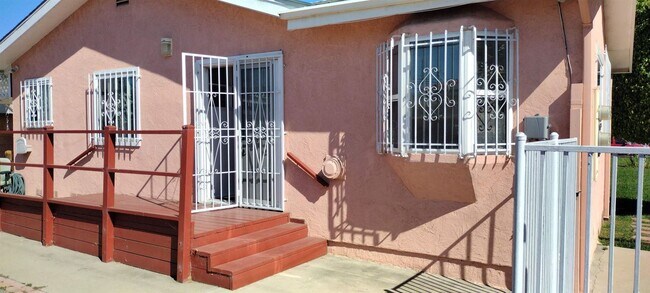 Foto del edificio - Studio, 1 bath House - 519 Center St C