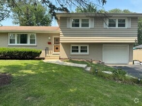 Building Photo - 109 Sandalwood Dr