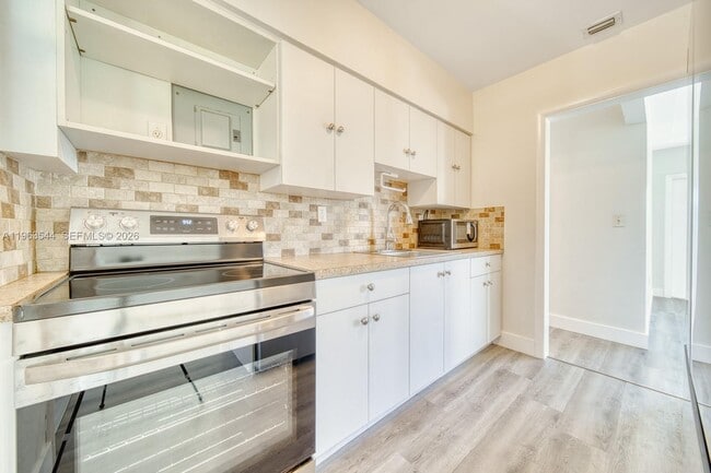 Building Photo - 2798 SW 32nd Ave