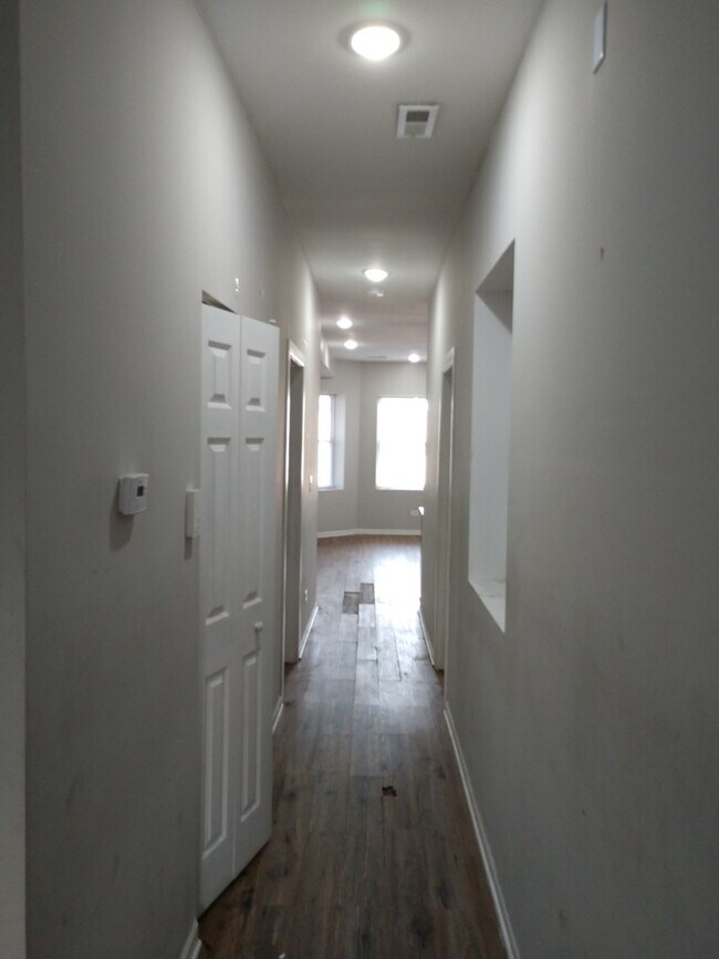 Foto del edificio - 6219 S Rhodes Ave