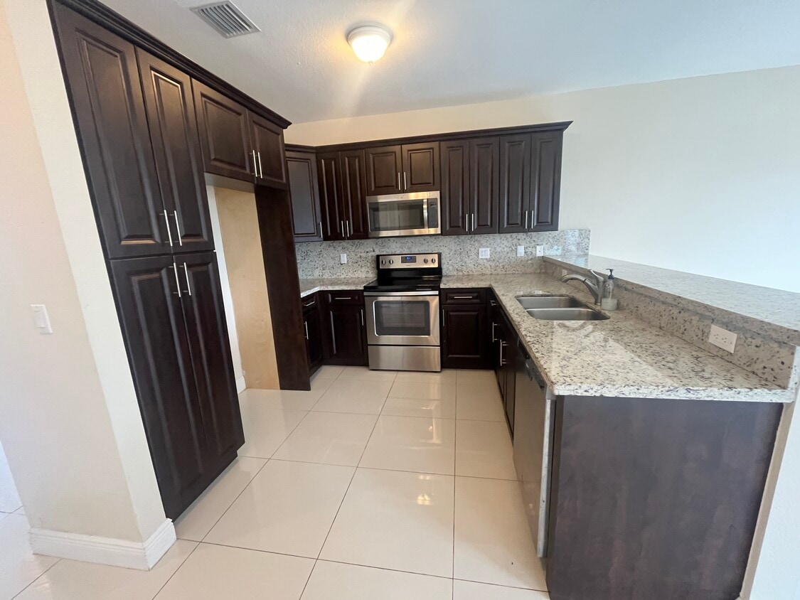 Photo - 8850 NW 36th St (Doral, FL)