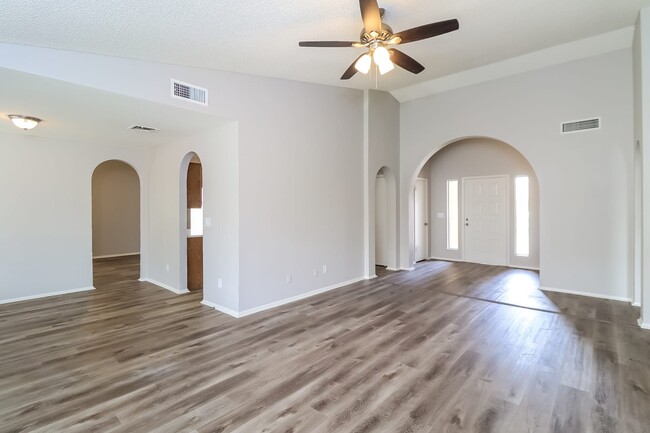 Foto del edificio - 8415 W Sunnyslope Lane