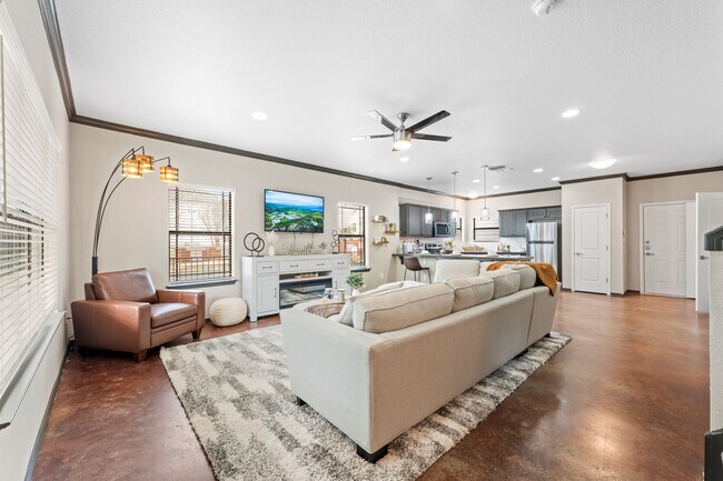 Building Photo - Heron on Hausman