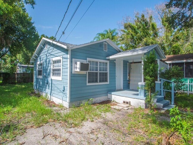 Building Photo - 3370 45th Pl