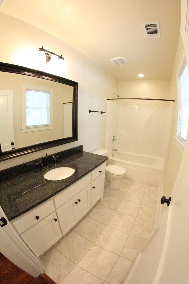 Building Photo - 391 Pinecrest Dr