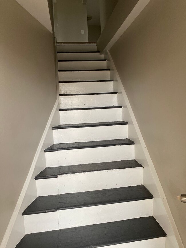 Building Photo - 142 Walnut St