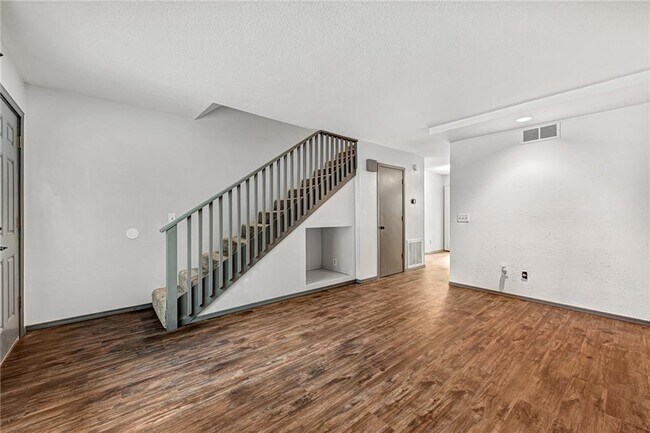 Building Photo - 1376 Oakland Ave