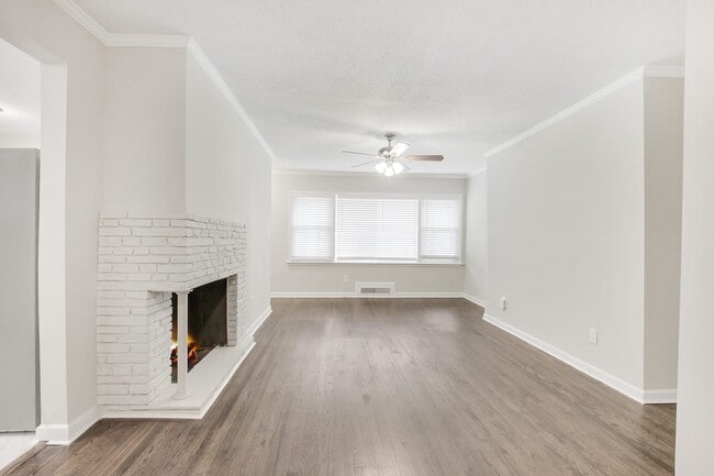 Building Photo - 2922 S Clark Dr