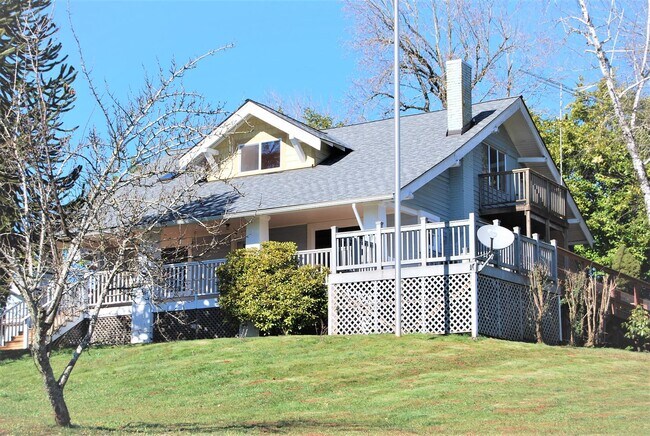 Building Photo - 3 Bedroom 3 Bath Homestead Dundee OR