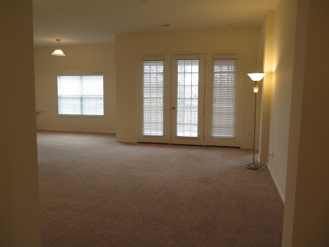 Building Photo - 541 Wintergreen Way
