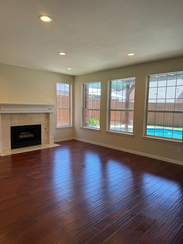 Building Photo - 4012 Mayflower Ln