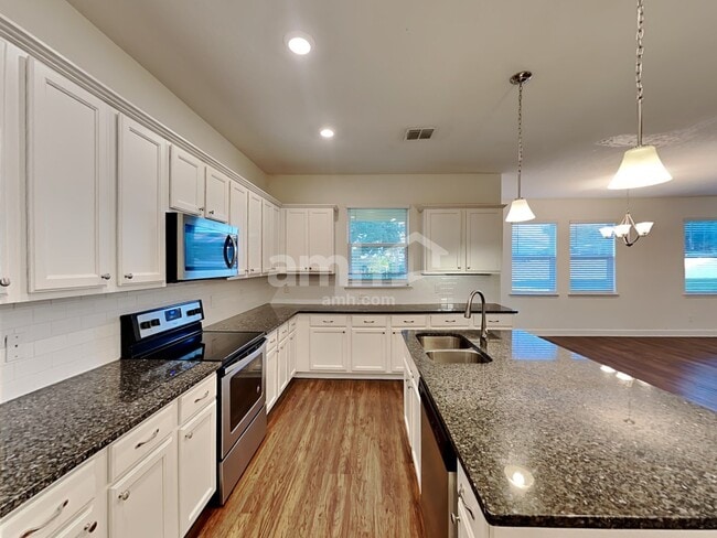 Building Photo - 405 Crestrun Loop