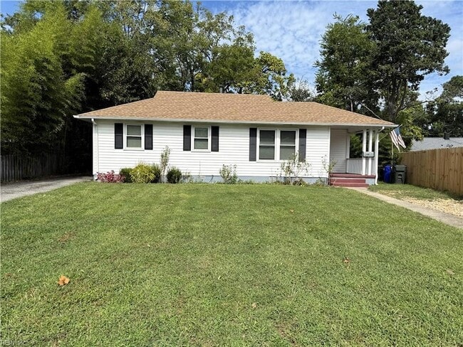 Building Photo - 1744 N Lakeland Dr