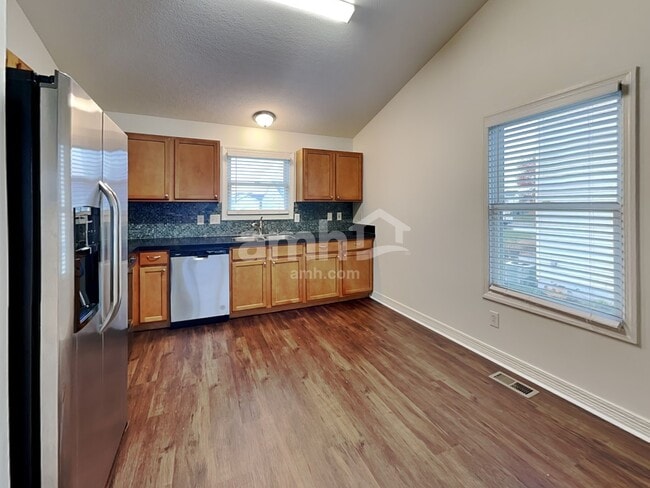 Building Photo - 2083 Shetland St