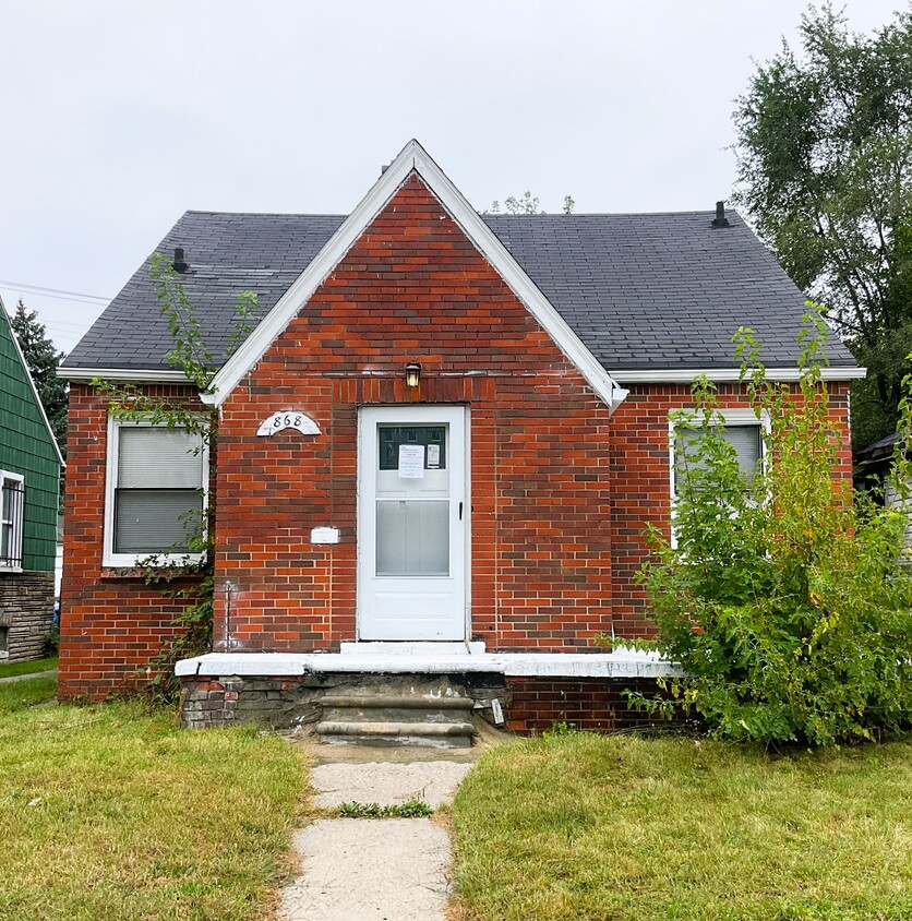 Foto principal - 18687 Helen St