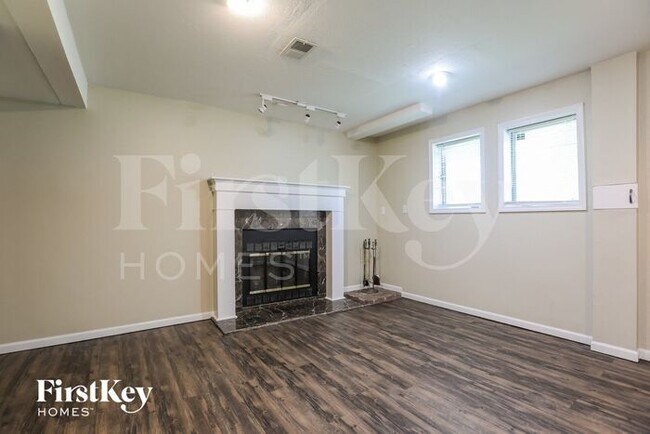 Building Photo - 15605 Allen Ave