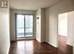 Building Photo - 18 Holmes Ave