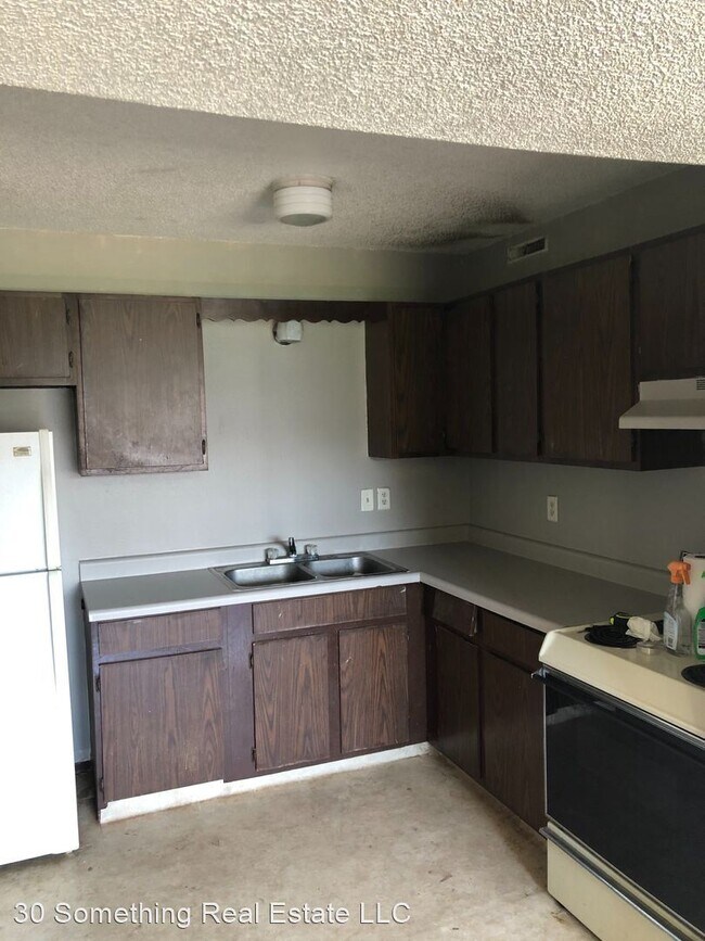 Building Photo - 2 br, 1 bath Apartment - 1220 Meadow Ln