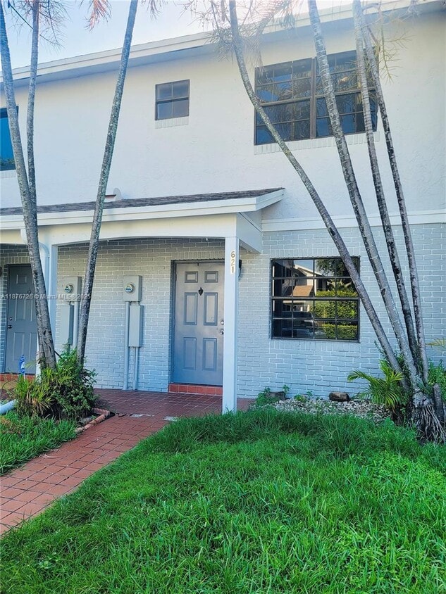 Primary Photo - 621 NW 104th Ave