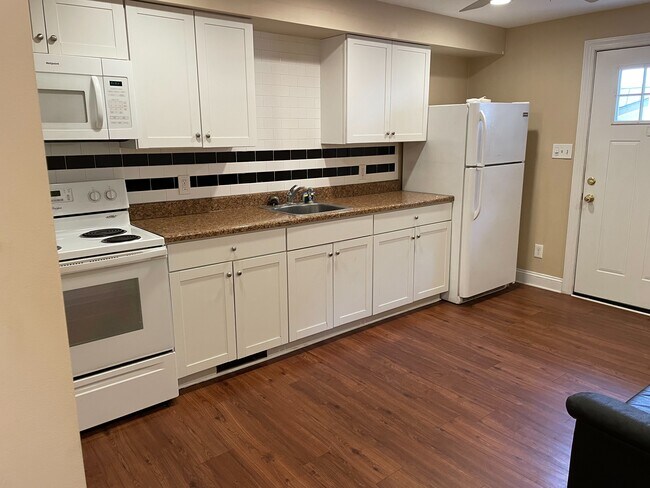 Apt A Kitchen - 275 E Butler Ave