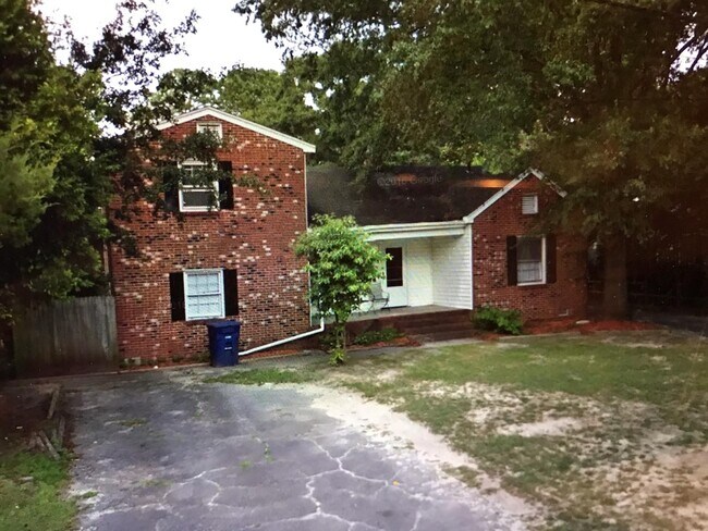 Building Photo - 2503 E 4th St