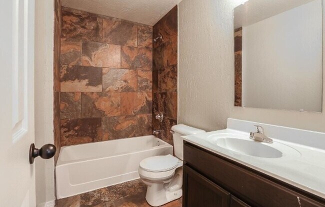Foto del edificio - Center Way Apartments 2BDR - 1 BATH