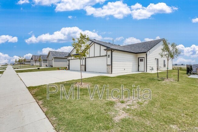 Building Photo - 5236 N Cypress Cir
