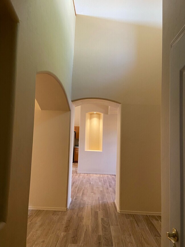 Building Photo - 1431 E Sonoran Desert Dr