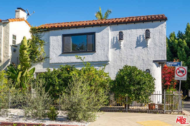 Foto del edificio - 502 N Sweetzer Ave