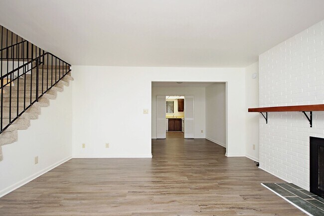 Foto del edificio - Huntington Village Townhome, Near UVA's North Grounds