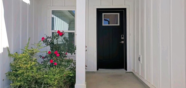 Building Photo - 9846 Weller Cv