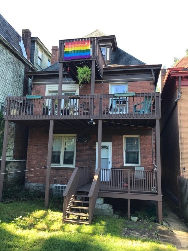 Building Photo - 417 Kelly Ave