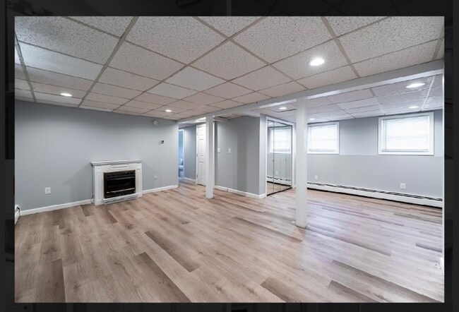 Building Photo - 6 Savin St