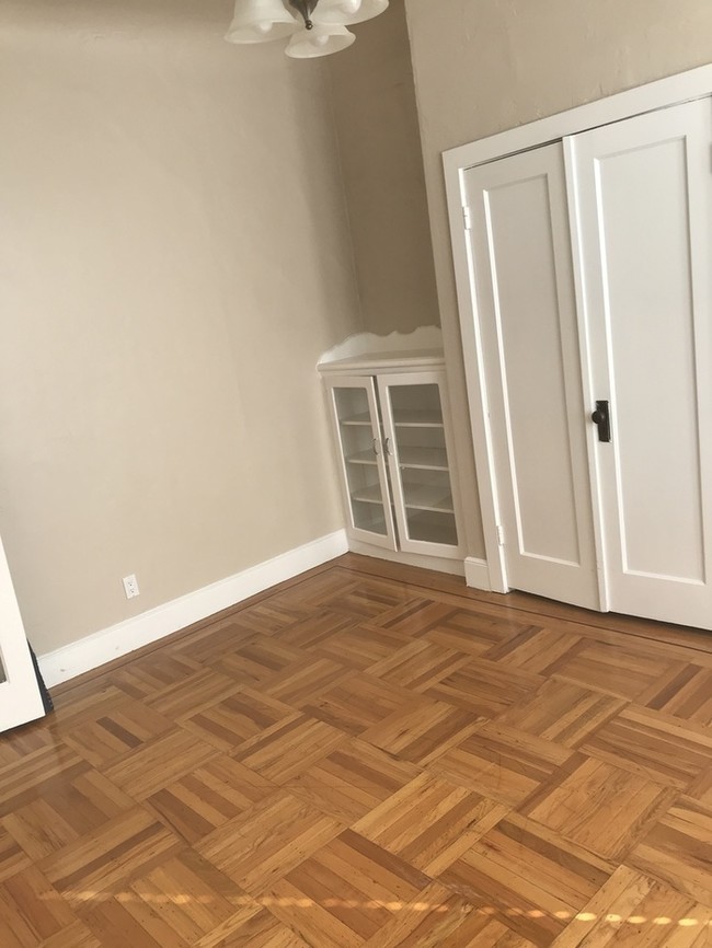 Building Photo - [MOVE-IN SPECIAL] Sunny Top Floor 1BR - JGPM