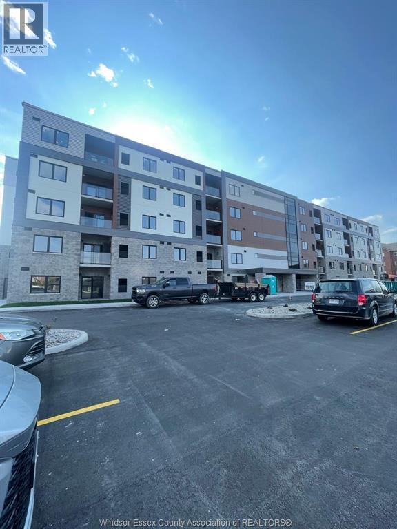 Photo du bâtiment - 2600 Sandwich W Pkwy
