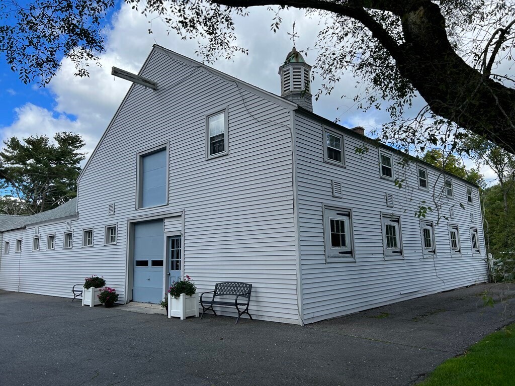 Primary Photo - 220 Ridge St