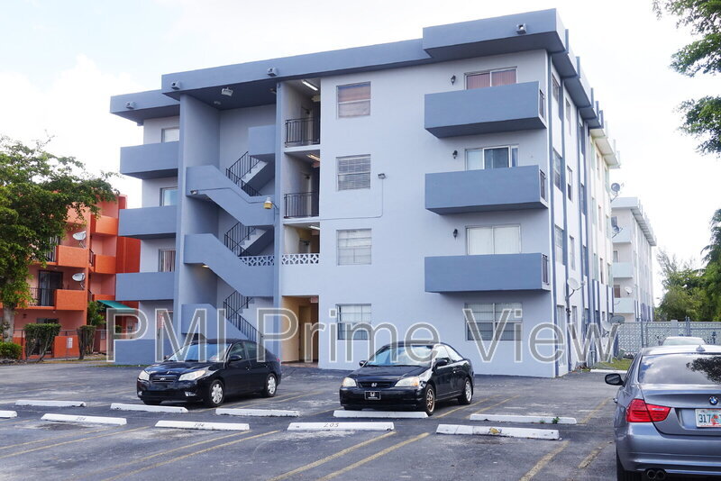 Foto principal - 495 NW 72nd Ave