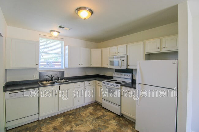 Foto del edificio - 108 E 6th N St