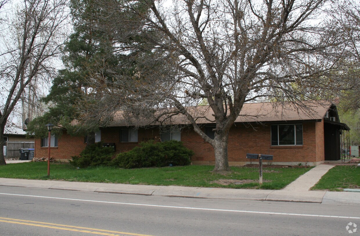 Building Photo - 2045 Collyer St