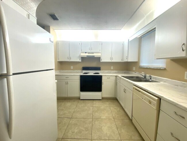 Foto del edificio - Adorable 3 Bedroom Port Orange Townhome!