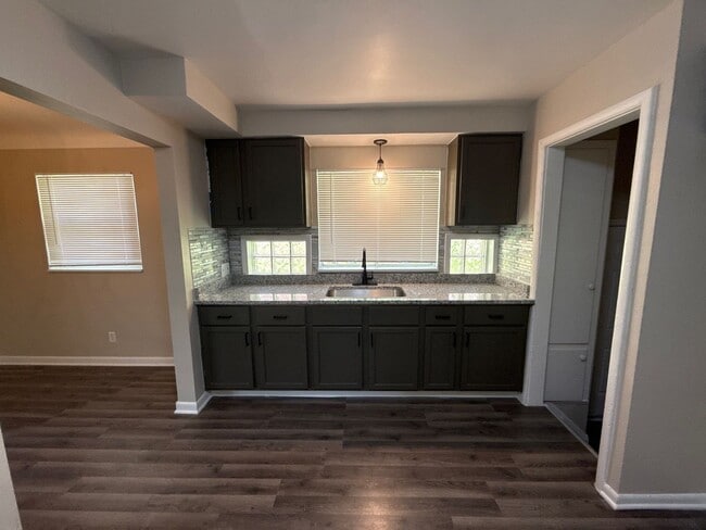 Foto del edificio - Fully Renovated 3-Bedroom Home – Move-In Ready for You!