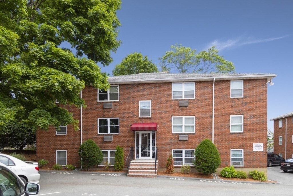 39 Montvale Ave Unit 6, Woburn, MA 01801 Condo for Rent in Woburn, MA